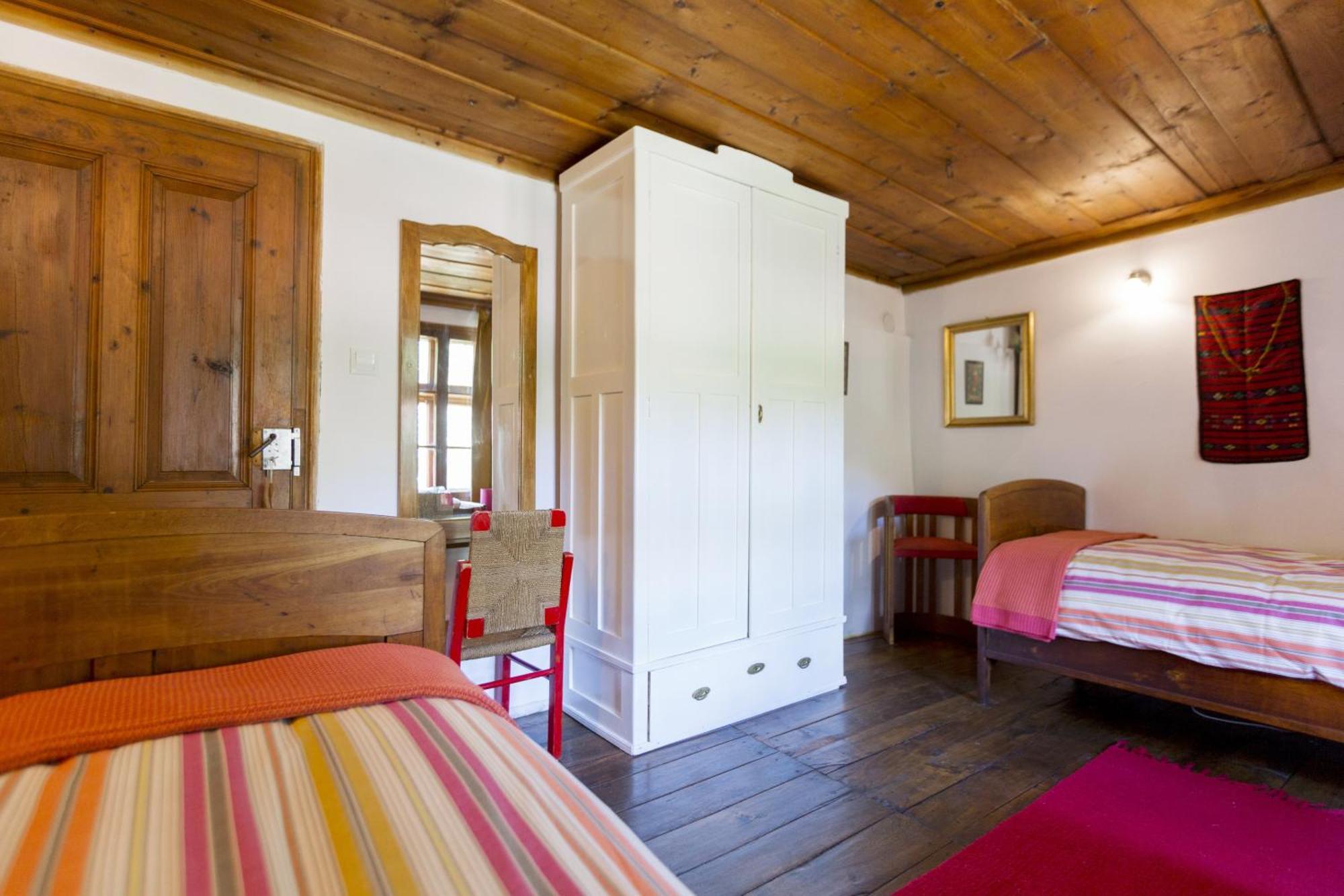 Little River Guest House Gabrovo Exteriör bild